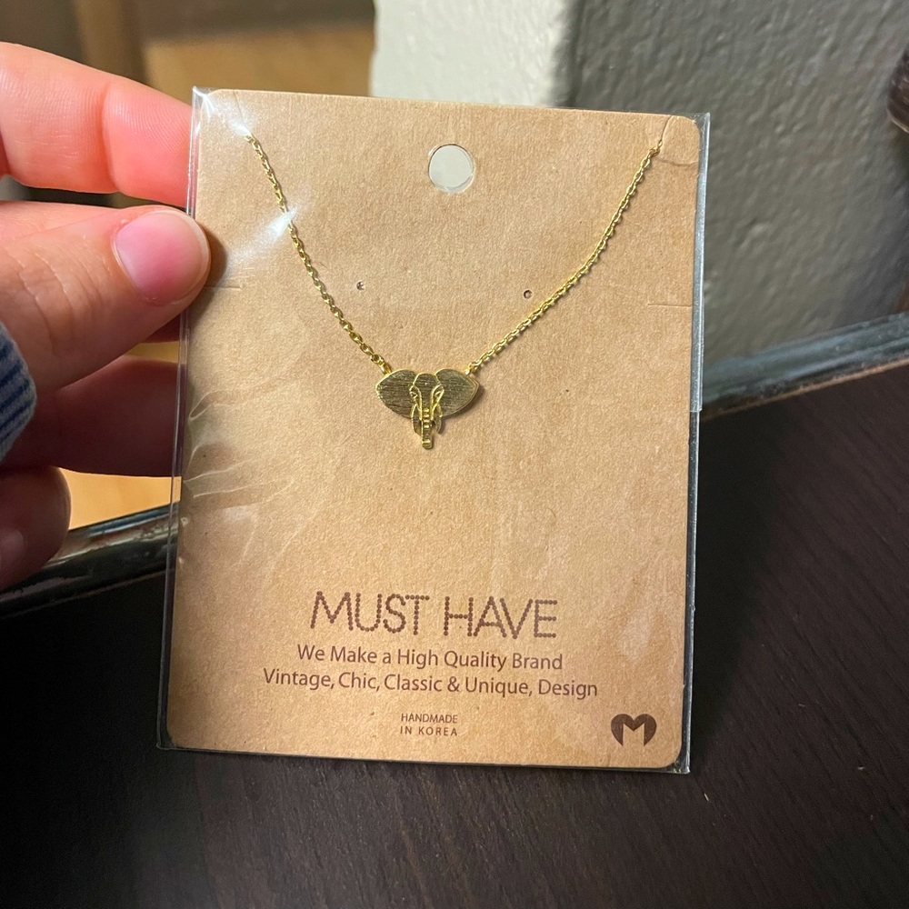 Elephant necklace NEW!